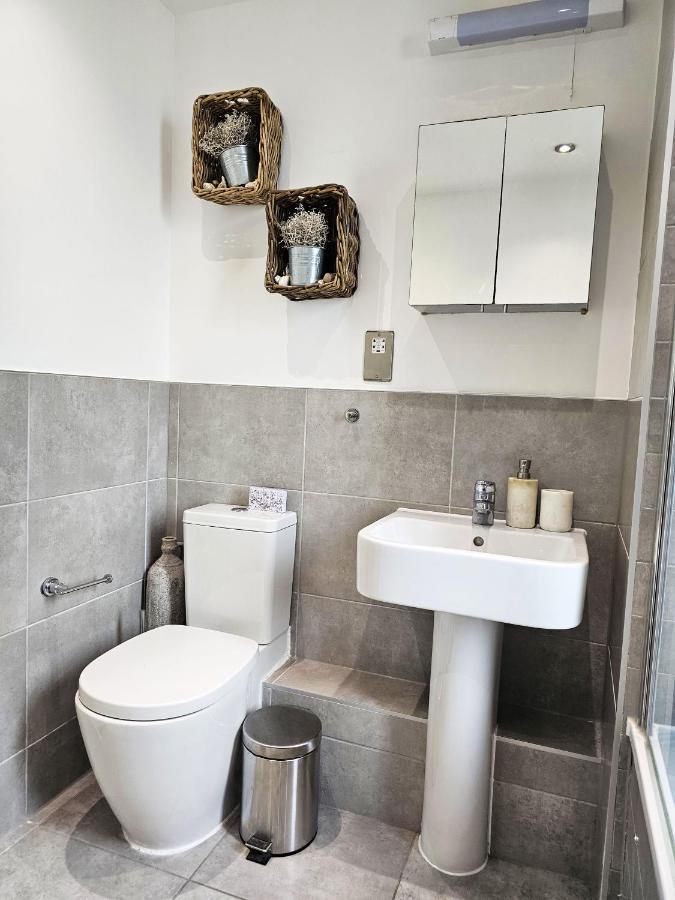 Centrally Located Spacious Flat Near Canary Wharf Лондон Екстер'єр фото