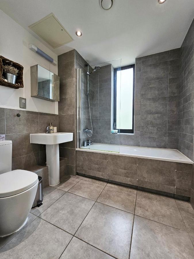 Centrally Located Spacious Flat Near Canary Wharf Лондон Екстер'єр фото